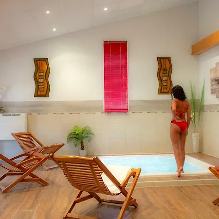 Le Domaine Du Grand Luberon Ferienpark 3*