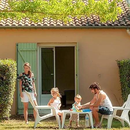 Vtf Le Domaine Du Grand Luberon פארק נופש 3*