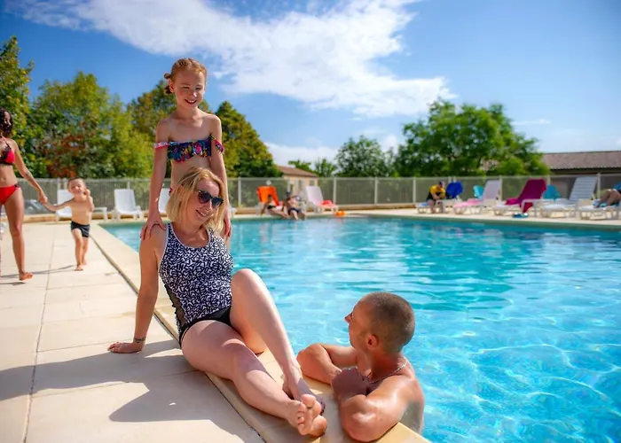 Vtf Le Domaine Du Grand Luberon Village de vacances 3*